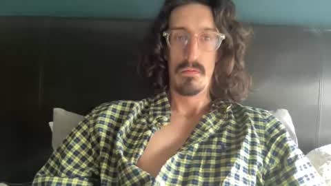 Snapshot of jiggz1986 chatting on 02/19/25, 12:00 Jigz1986 online show from 02/19/25, 12:00