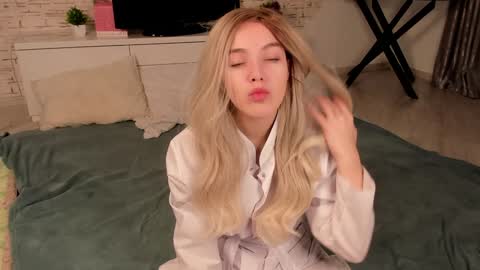 Snapshot of jimenachan chatting on 01/15/25, 04:11 Alla online show from 01/15/25, 04:11