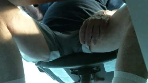 Snapshot of jimsundies chatting on 05/20/26, 03:02 jimwellhung online show from 05/20/26, 03:02
