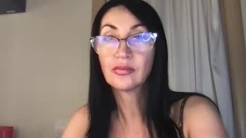 jinaluv online show from 06/12/26, 10:08