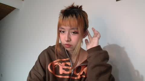 Minaa  online show from 12/04/25, 02:21