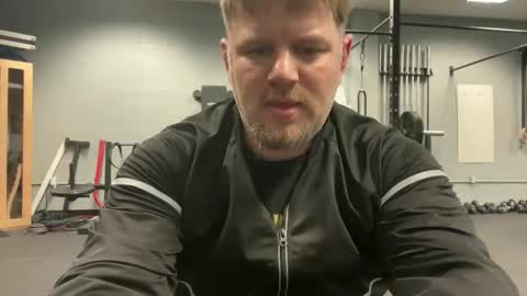 Snapshot of jitzgolfer chatting on 12/22/25, 12:57 jitzgolfer online show from 12/22/25, 12:57