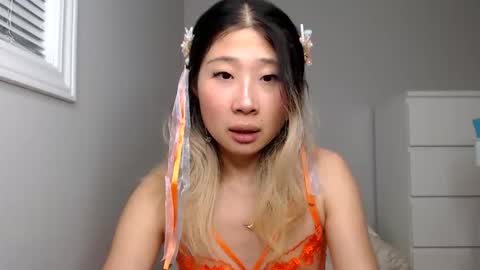 Jiwoo online show from 10/25/25, 11:43