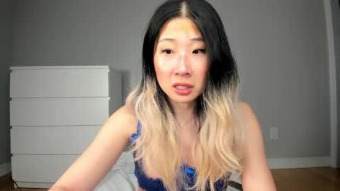 Jiwoo online show from 03/31/26, 10:32