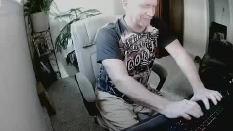 Snapshot of jlouton01 chatting on 12/02/24, 03:14 kilroy online show from 12/02/24, 03:14