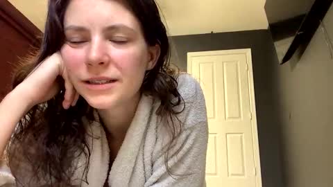 Snapshot of jlynn1997 chatting on 12/01/25, 02:11 jlynn1997 online show from 12/01/25, 02:11