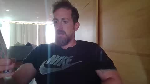 Snapshot of jmate13 chatting on 11/04/25, 01:43 jmate13 online show from 11/04/25, 01:43