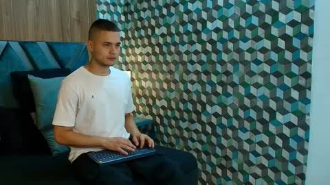 Snapshot of joaho_fernandez chatting on 04/25/26, 09:12 Joao online show from 04/25/26, 09:12