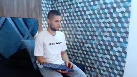 Snapshot of joaho_fernandez chatting on 06/19/26, 10:13 Joao online show from 06/19/26, 10:13