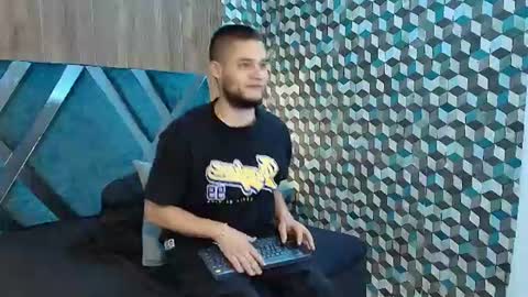 Snapshot of joaho_fernandez chatting on 07/04/26, 11:44 Joao online show from 07/04/26, 11:44