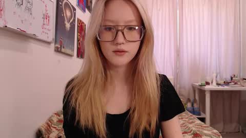 joan_kiss online show from 09/29/25, 11:04