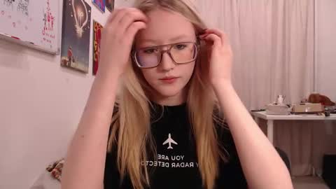 joan_kiss online show from 10/03/25, 02:47