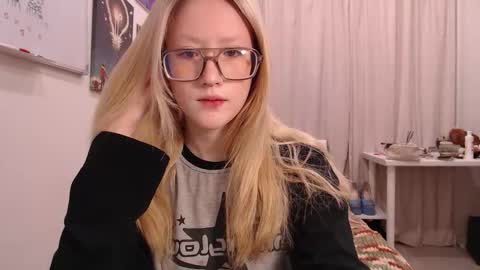 joan_kiss online show from 10/17/25, 03:20