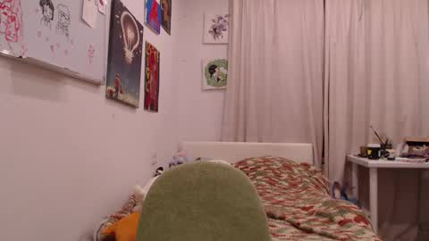 joan_kiss online show from 12/05/25, 03:41