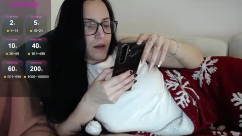 Snapshot of joanna_cw chatting on 02/21/25, 12:49 Jo online show from 02/21/25, 12:49