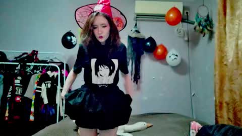 Joannatompson online show from 10/19/25, 12:00