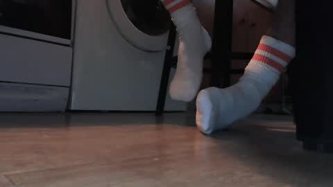 Snapshot of jobbeduval chatting on 01/11/25, 08:11 GUILLAUME feet and socks online show from 01/11/25, 08:11