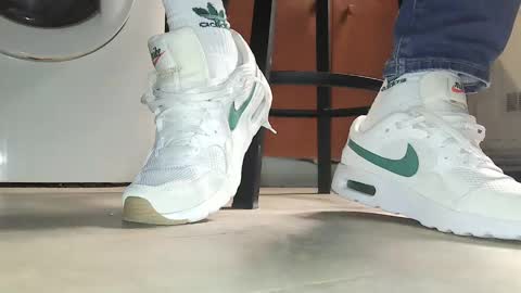 Snapshot of jobbeduval chatting on 01/27/25, 10:49 GUILLAUME feet and socks online show from 01/27/25, 10:49