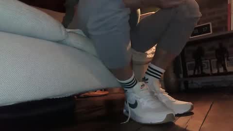 Snapshot of jobbeduval chatting on 01/27/25, 05:15 GUILLAUME feet and socks online show from 01/27/25, 05:15