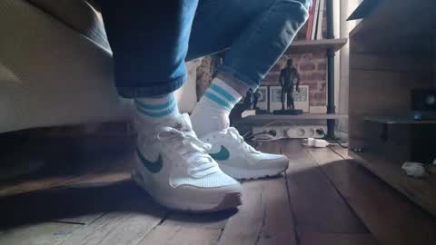 Snapshot of jobbeduval chatting on 02/03/25, 11:53 GUILLAUME feet and socks online show from 02/03/25, 11:53