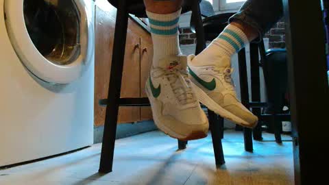 Snapshot of jobbeduval chatting on 02/03/25, 03:17 GUILLAUME feet and socks online show from 02/03/25, 03:17