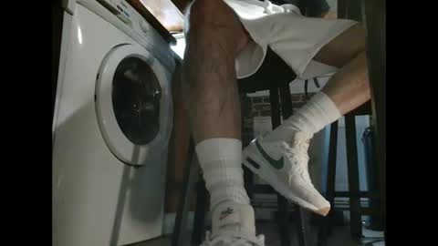 Snapshot of jobbeduval chatting on 02/04/25, 08:06 GUILLAUME feet and socks online show from 02/04/25, 08:06