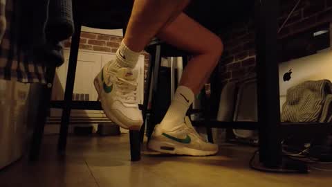 Snapshot of jobbeduval chatting on 10/01/25, 08:04 GUILLAUME feet and socks online show from 10/01/25, 08:04