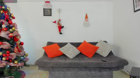 Snapshot of joelandalexa chatting on 12/16/24, 07:00 joelandalexa online show from 12/16/24, 07:00