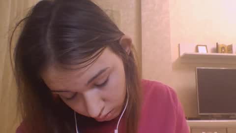 Jennifer online show from 09/18/25, 07:27