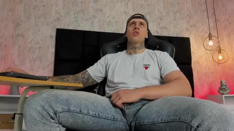     online show from 12/12/24, 03:43