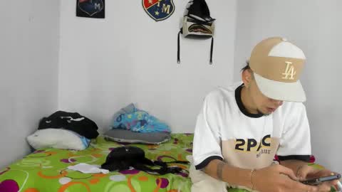 Snapshot of johan_and_antonella chatting on 01/18/26, 01:09 johan_and_antonella online show from 01/18/26, 01:09