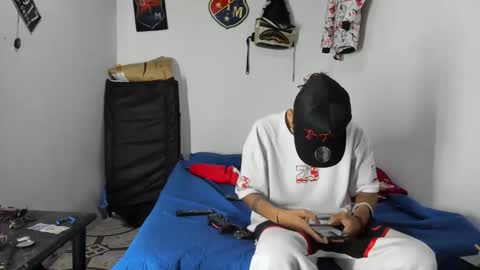 Snapshot of johan_and_antonella chatting on 02/16/26, 05:47 johan_and_antonella online show from 02/16/26, 05:47