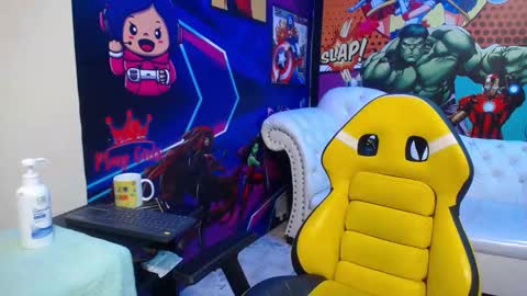 Snapshot of johan_kitten chatting on 09/30/25, 12:10 johan online show from 09/30/25, 12:10