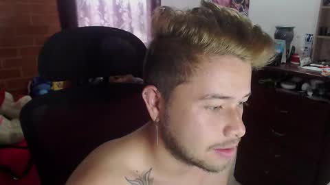 Snapshot of johanleonsweetboy chatting on 10/29/25, 02:30 JOHAN independient model online show from 10/29/25, 02:30