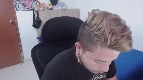 Snapshot of johanleonsweetboy chatting on 11/21/25, 01:54 JOHAN independient model online show from 11/21/25, 01:54