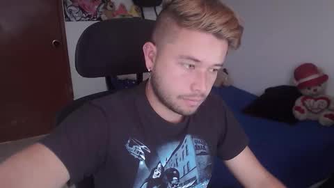 Snapshot of johanleonsweetboy chatting on 11/28/25, 02:31 JOHAN independient model online show from 11/28/25, 02:31