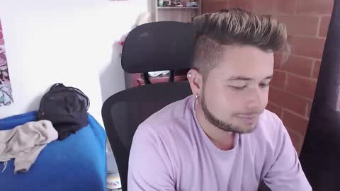 Snapshot of johanleonsweetboy chatting on 01/15/26, 04:22 JOHAN independient model online show from 01/15/26, 04:22