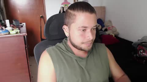 Snapshot of johanleonsweetboy chatting on 05/15/26, 08:49 JOHAN independient model online show from 05/15/26, 08:49