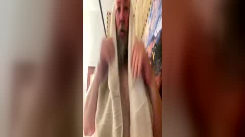 Snapshot of john40a chatting on 06/17/26, 03:42 John online show from 06/17/26, 03:42