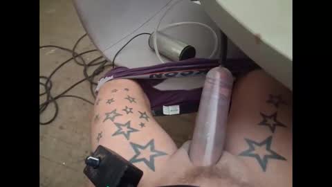 Snapshot of john_silversteel chatting on 10/31/25, 05:03 john_silversteel online show from 10/31/25, 05:03