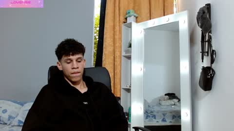 john_ssnow29 online show from 12/15/24, 09:42