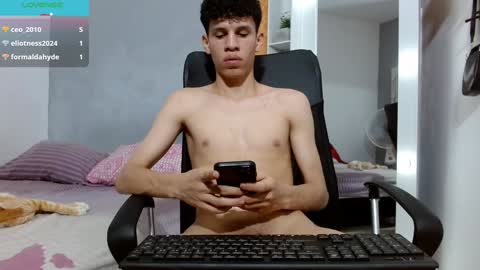 john_ssnow29 online show from 01/03/25, 12:33