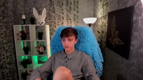 Snapshot of john_weasley chatting on 12/21/24, 11:45 John online show from 12/21/24, 11:45