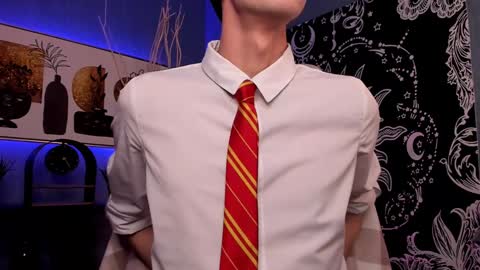 Snapshot of john_weasley chatting on 01/04/25, 03:49 John online show from 01/04/25, 03:49