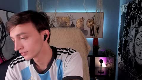 Snapshot of john_weasley chatting on 01/05/25, 07:28 John online show from 01/05/25, 07:28