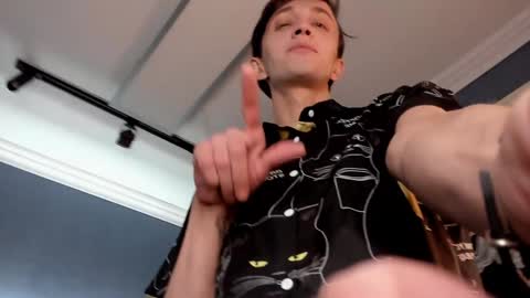 Snapshot of john_weasley chatting on 01/20/25, 08:29 John online show from 01/20/25, 08:29