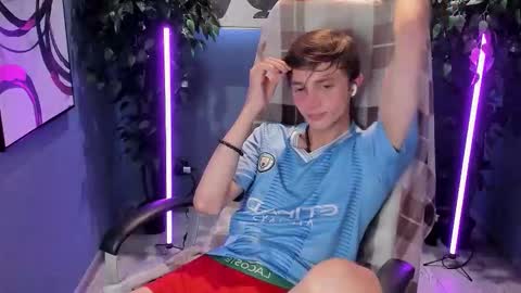 Snapshot of john_weasley chatting on 09/14/25, 08:13 John online show from 09/14/25, 08:13