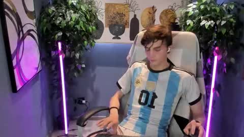 Snapshot of john_weasley chatting on 09/23/25, 07:55 John online show from 09/23/25, 07:55