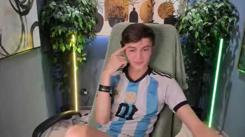 Snapshot of john_weasley chatting on 10/10/25, 06:34 John online show from 10/10/25, 06:34