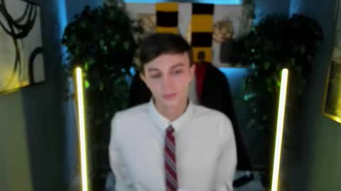 Snapshot of john_weasley chatting on 10/19/25, 06:14 John online show from 10/19/25, 06:14